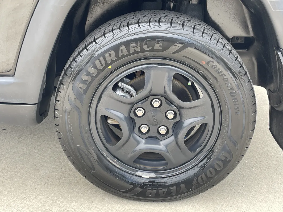2018 Jeep Compass Sport thumbnail 35