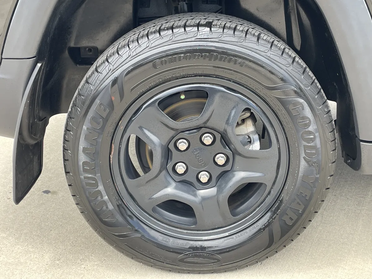 2018 Jeep Compass Sport thumbnail 36