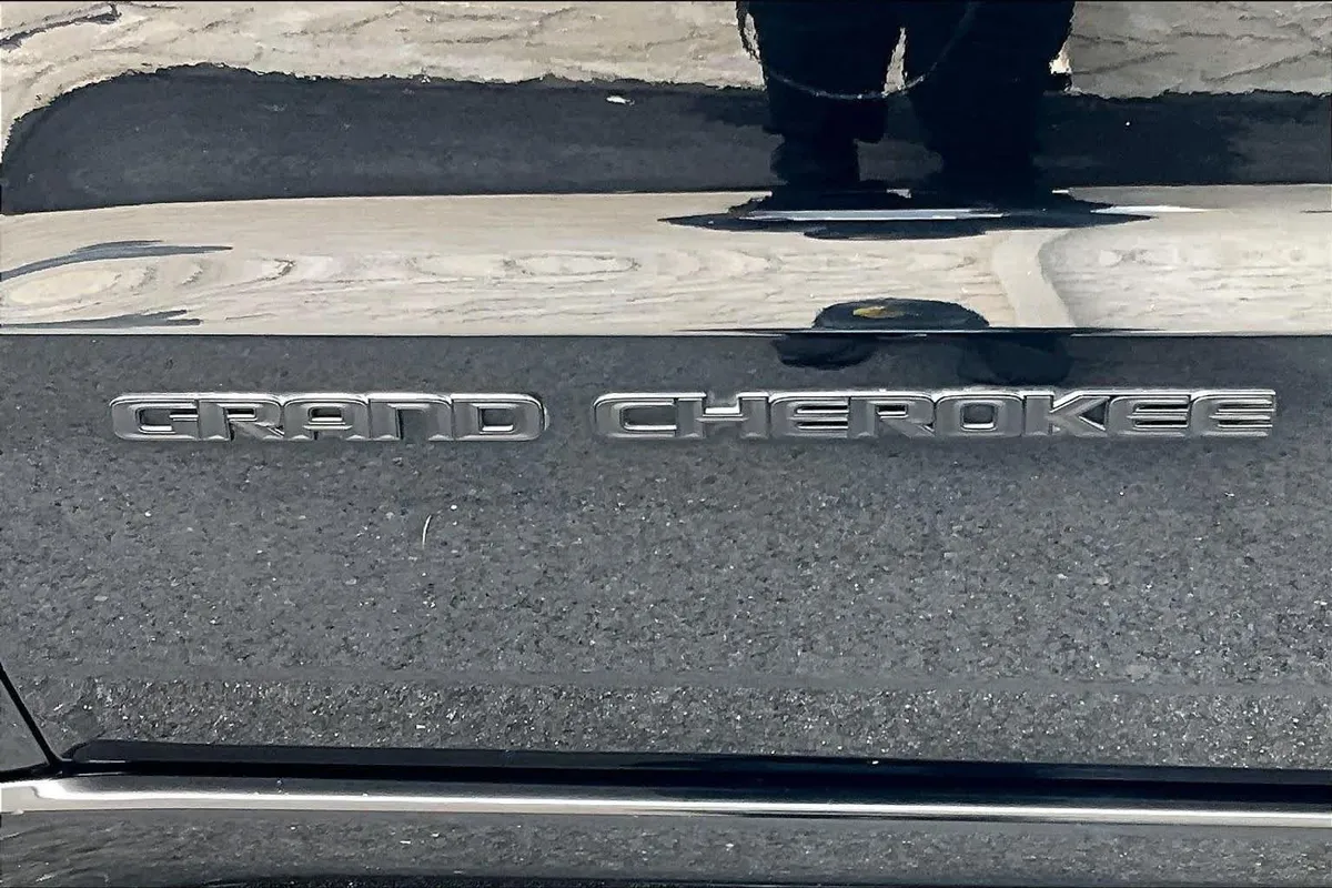 2018 Jeep Grand Cherokee Altitude thumbnail 10