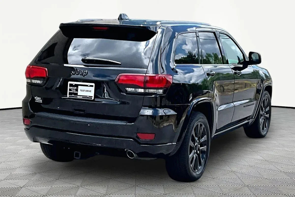 2018 Jeep Grand Cherokee Altitude thumbnail 13
