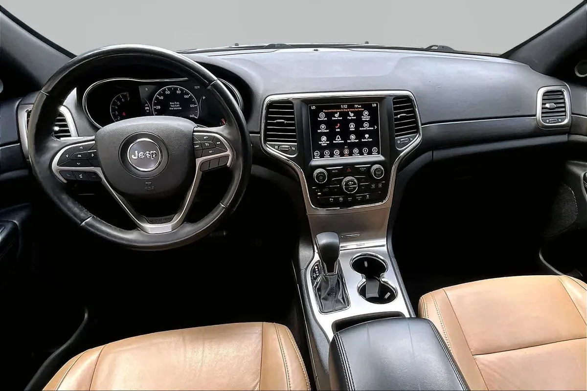 2018 Jeep Grand Cherokee Altitude thumbnail 16