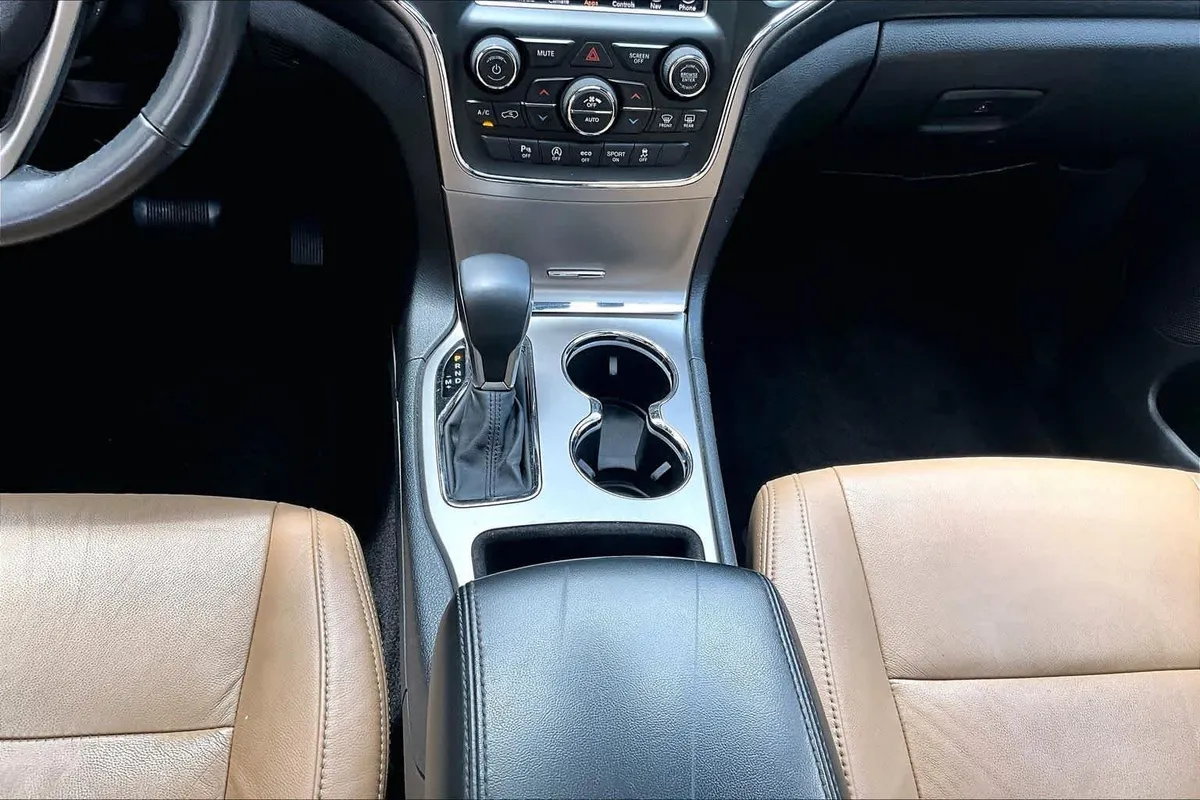 2018 Jeep Grand Cherokee Altitude thumbnail 17