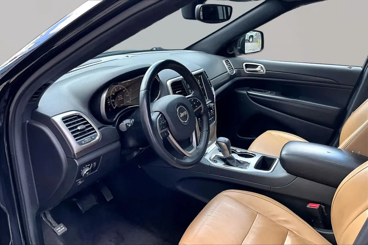 2018 Jeep Grand Cherokee Altitude thumbnail 18