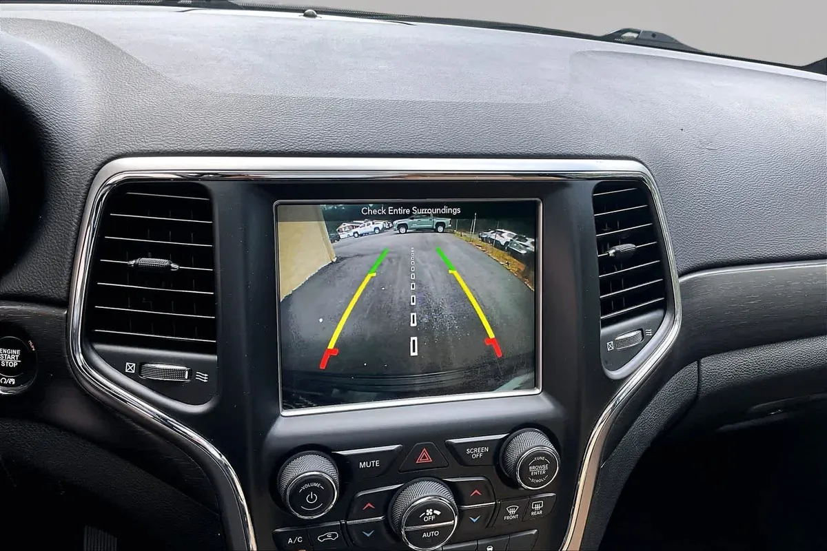 2018 Jeep Grand Cherokee Altitude thumbnail 27