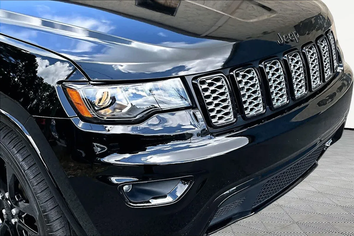2018 Jeep Grand Cherokee Altitude thumbnail 30