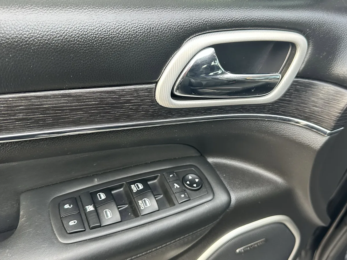 2018 Jeep Grand Cherokee Summit thumbnail 12