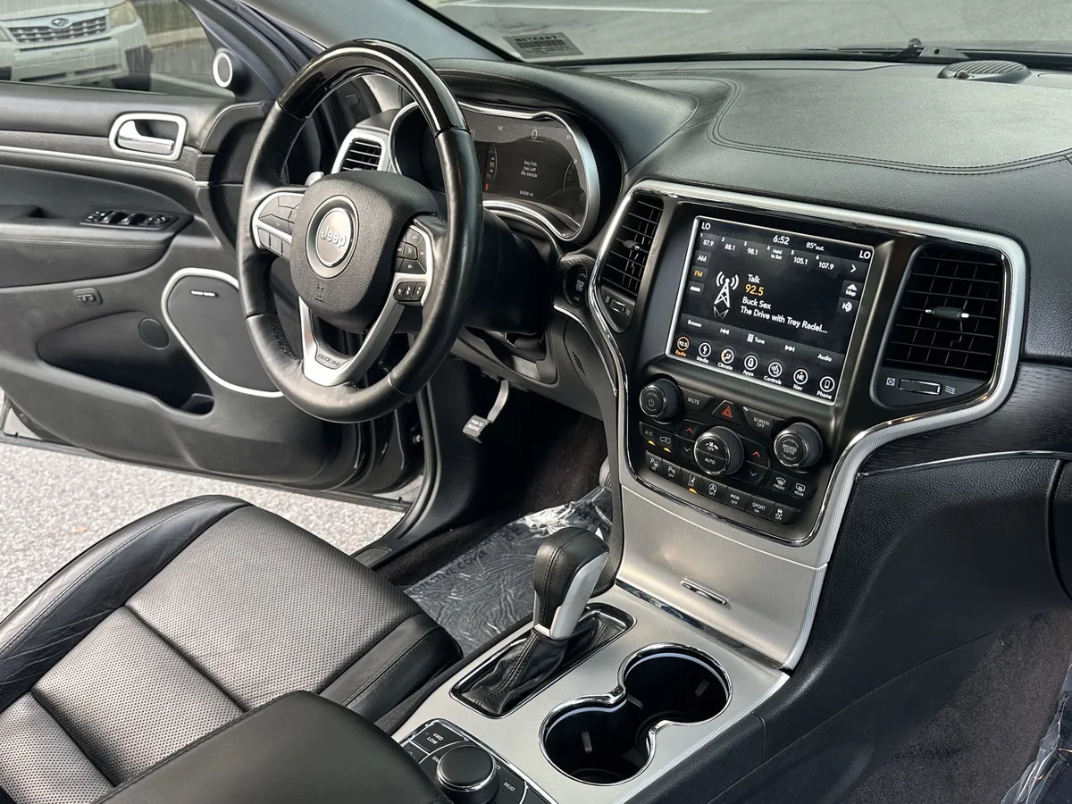 2018 Jeep Grand Cherokee Summit thumbnail 16