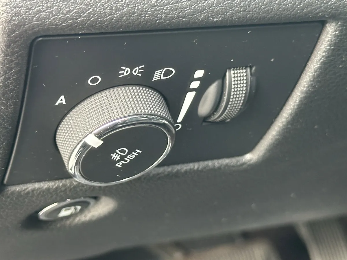2018 Jeep Grand Cherokee Summit thumbnail 17