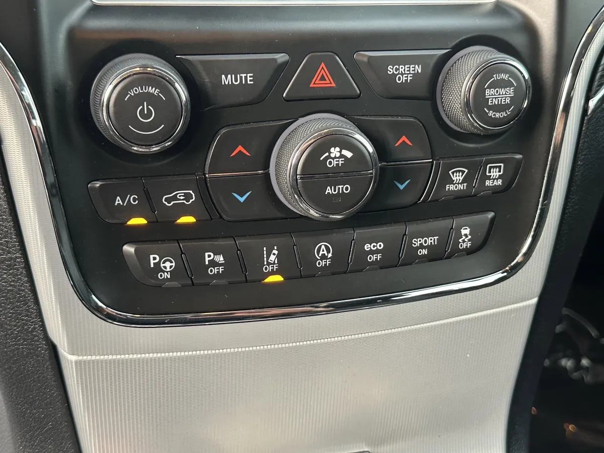 2018 Jeep Grand Cherokee Summit thumbnail 25