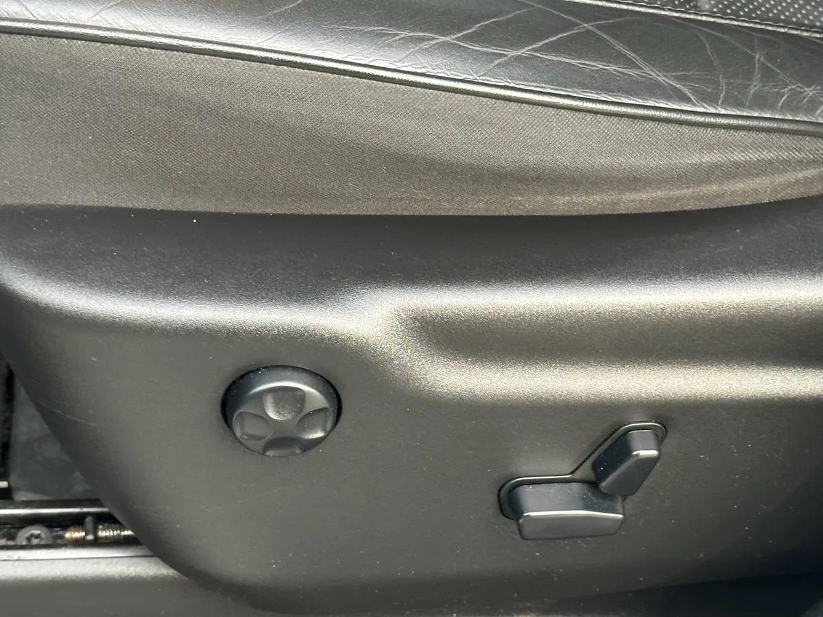 2018 Jeep Grand Cherokee Summit thumbnail 32