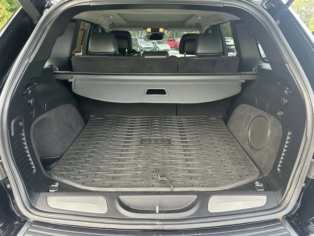 2018 Jeep Grand Cherokee Summit thumbnail 37