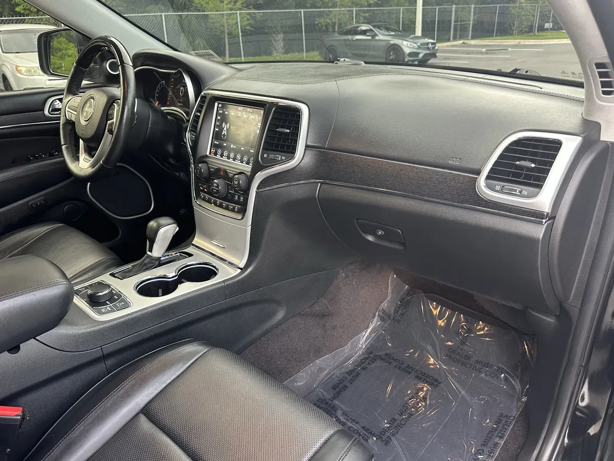 2018 Jeep Grand Cherokee Summit thumbnail 38