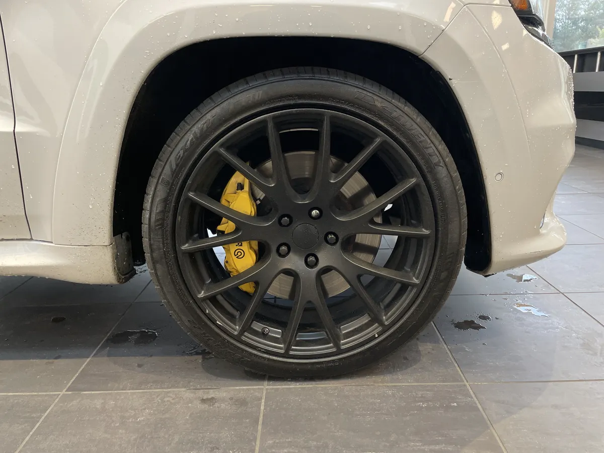 2018 Jeep Grand Cherokee Trackhawk thumbnail 11