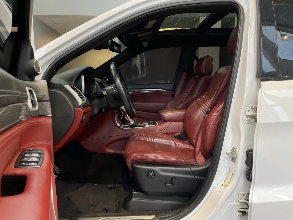 2018 Jeep Grand Cherokee Trackhawk thumbnail 17