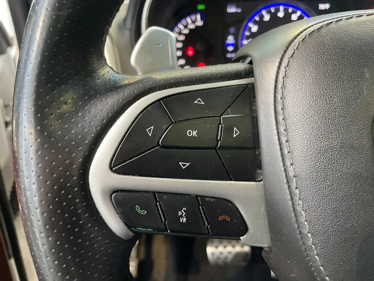 2018 Jeep Grand Cherokee Trackhawk thumbnail 20