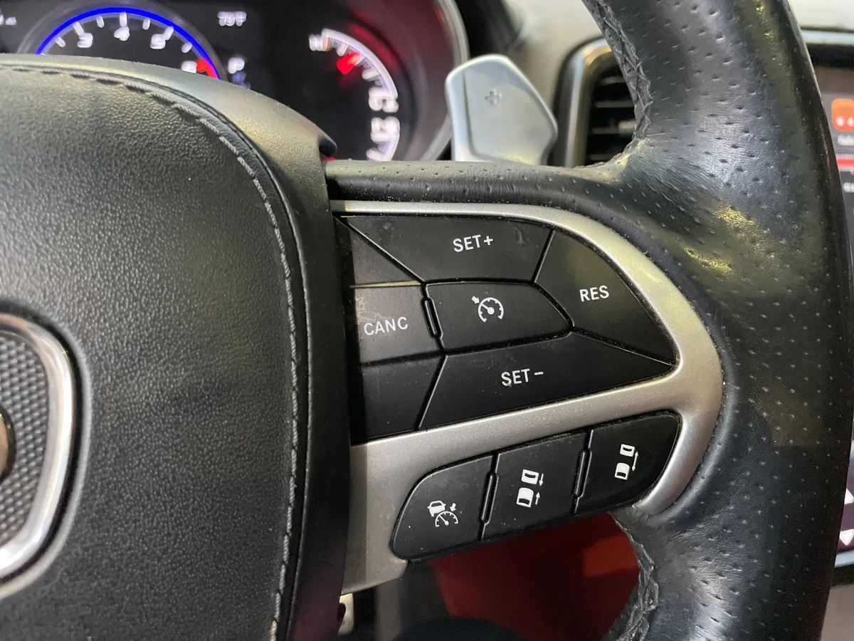 2018 Jeep Grand Cherokee Trackhawk thumbnail 21