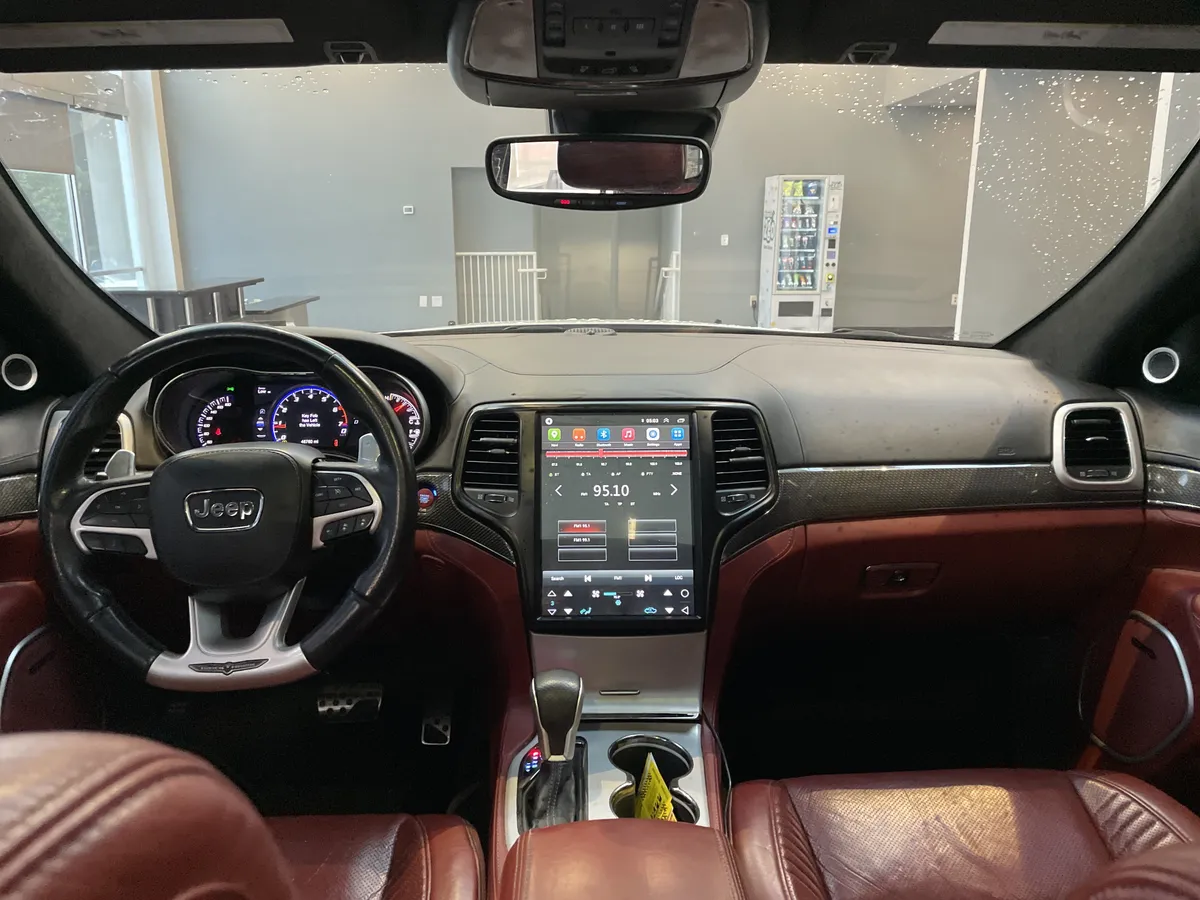 2018 Jeep Grand Cherokee Trackhawk thumbnail 32