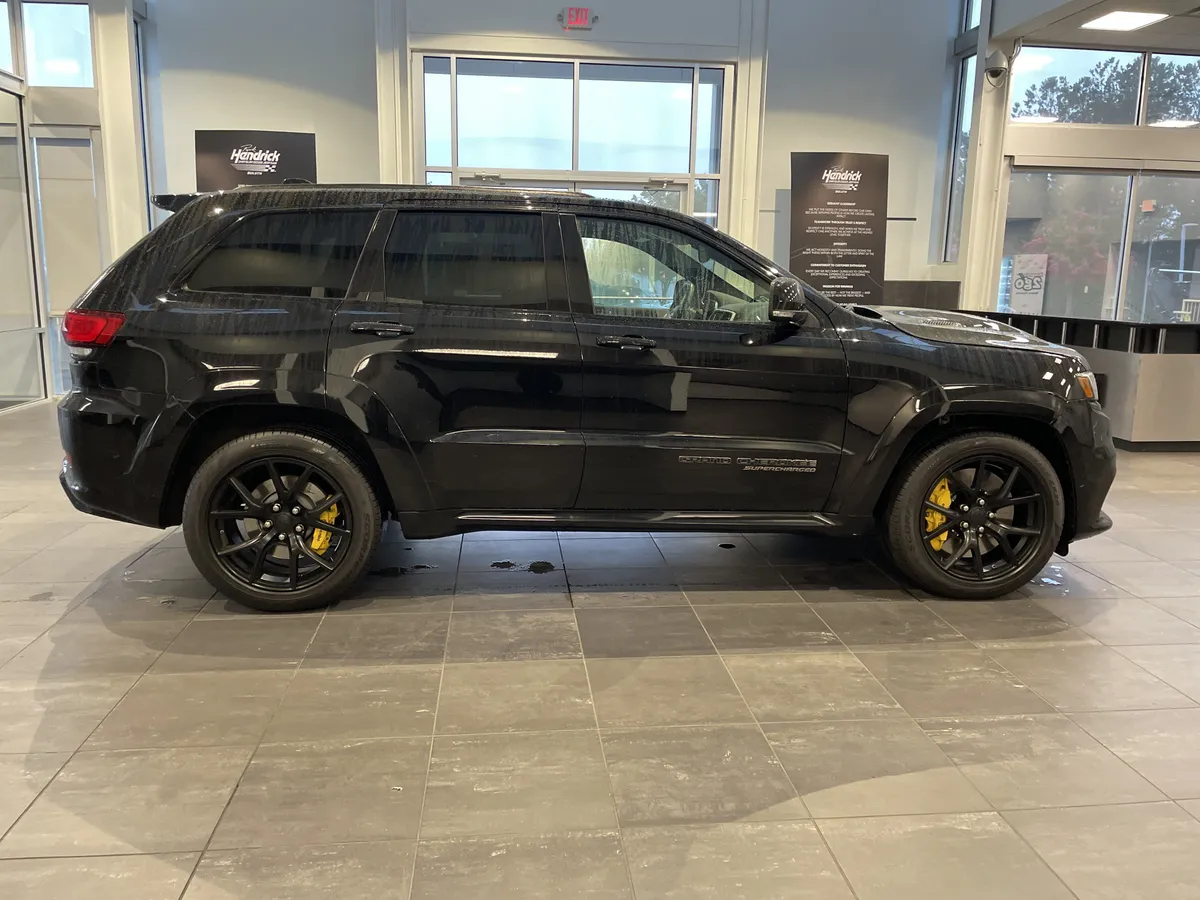 2018 Jeep Grand Cherokee Trackhawk thumbnail 11
