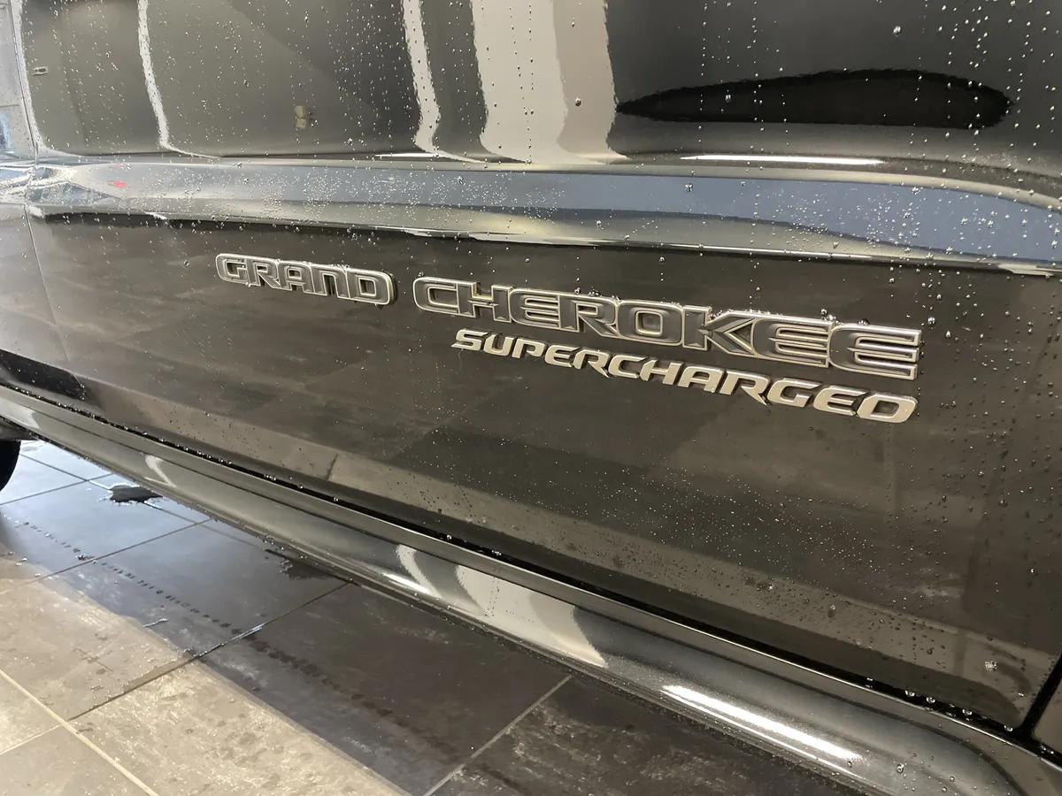 2018 Jeep Grand Cherokee Trackhawk thumbnail 12