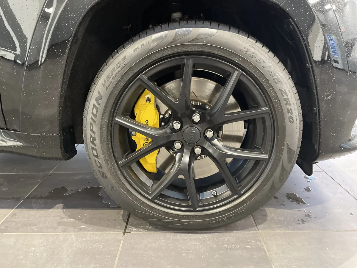 2018 Jeep Grand Cherokee Trackhawk thumbnail 13