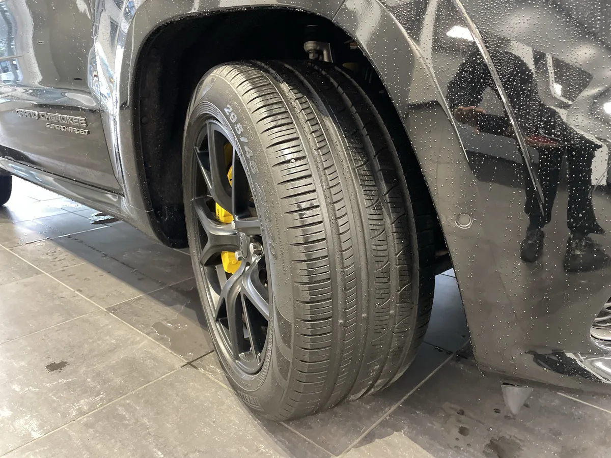 2018 Jeep Grand Cherokee Trackhawk thumbnail 14