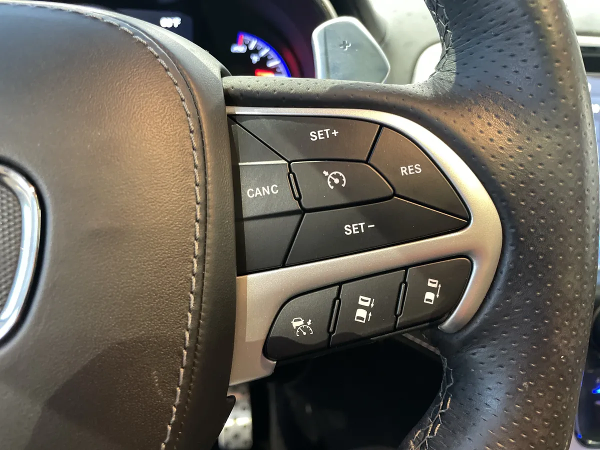 2018 Jeep Grand Cherokee Trackhawk thumbnail 22