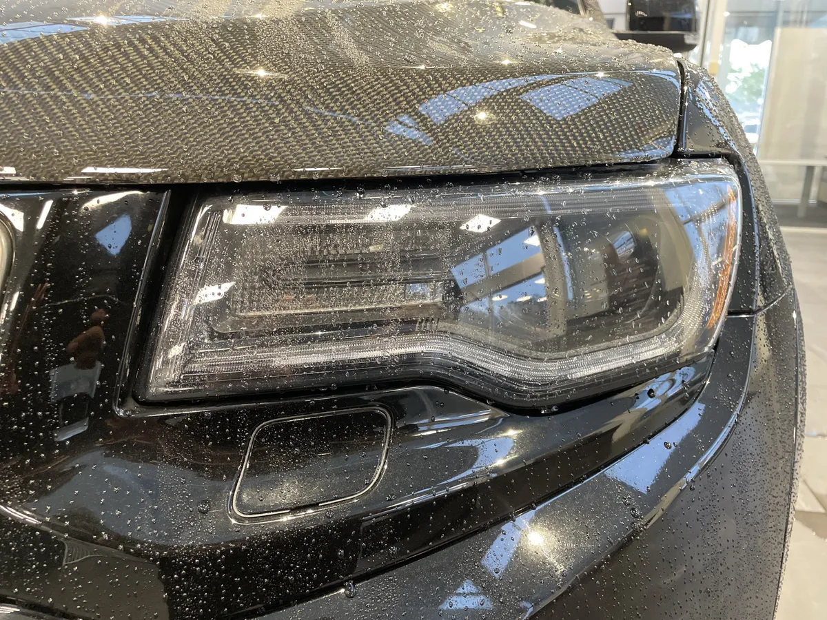 2018 Jeep Grand Cherokee Trackhawk thumbnail 4