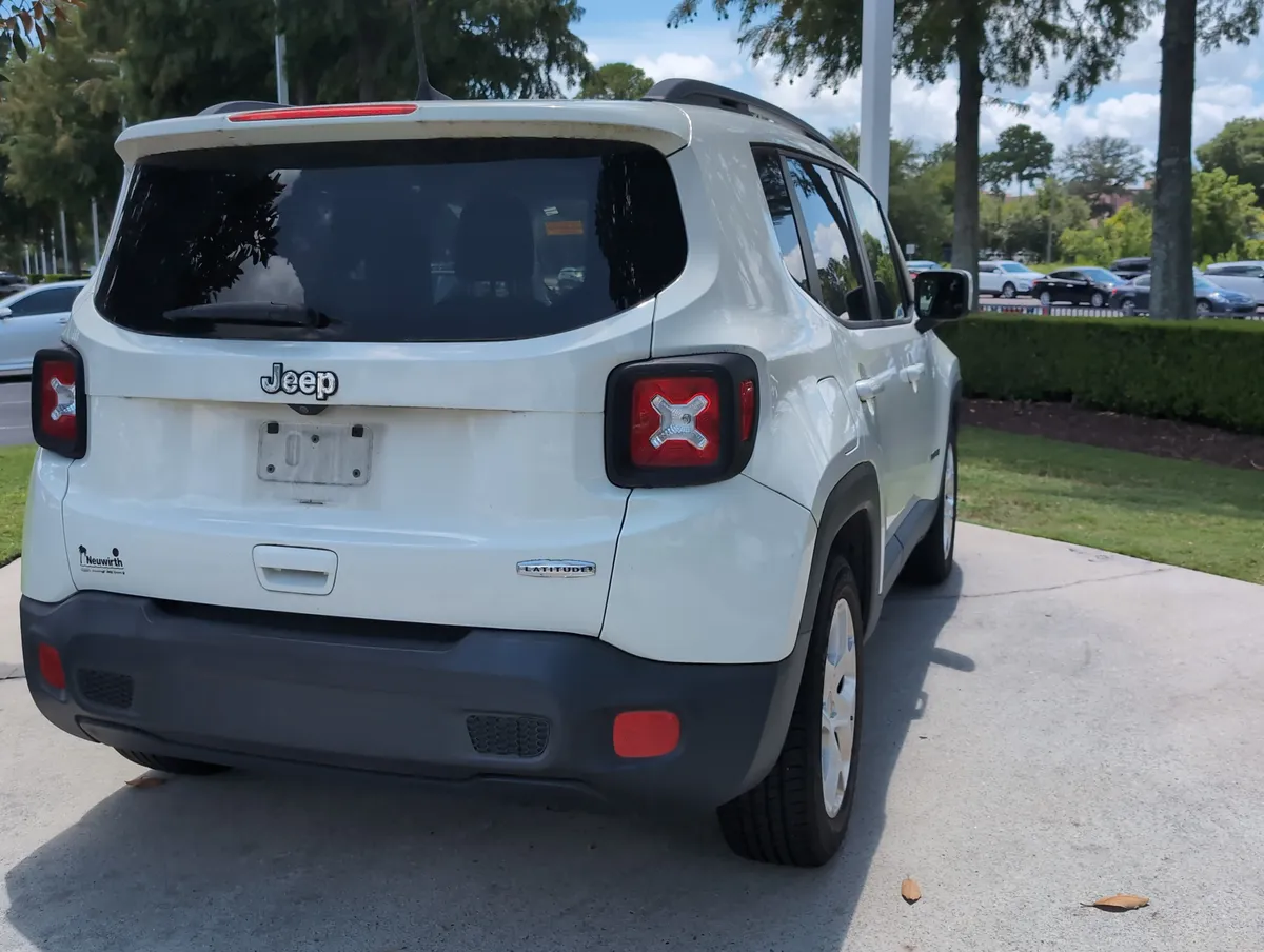 2018 Jeep Renegade Latitude thumbnail 10