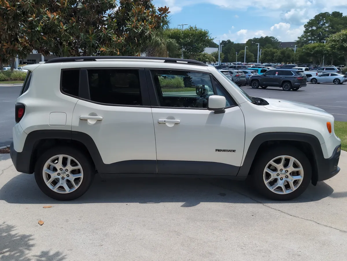 2018 Jeep Renegade Latitude thumbnail 11