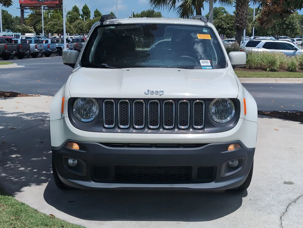 2018 Jeep Renegade Latitude thumbnail 2