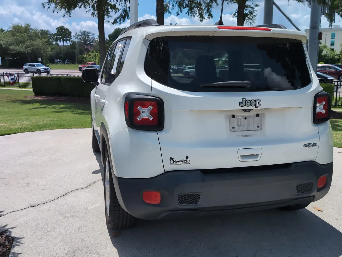 2018 Jeep Renegade Latitude thumbnail 8