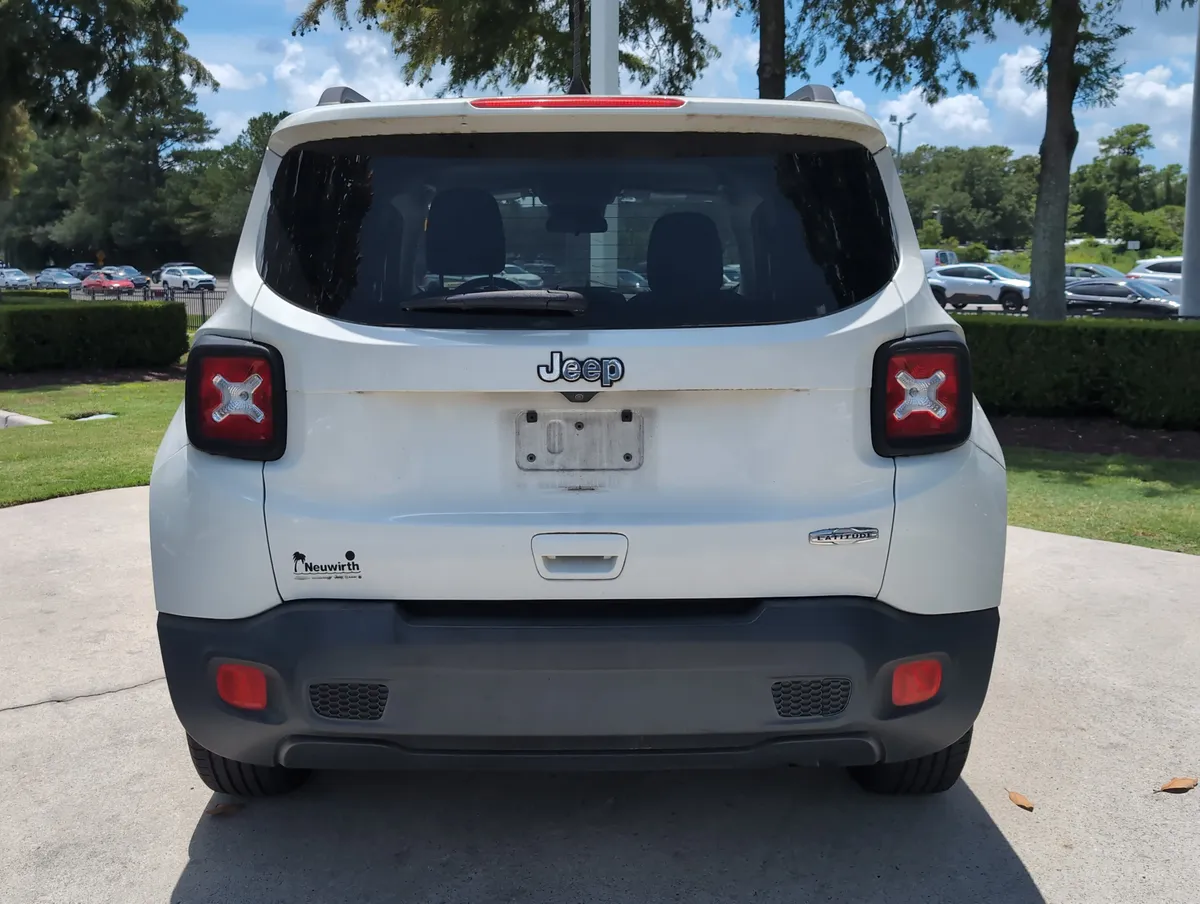 2018 Jeep Renegade Latitude thumbnail 9