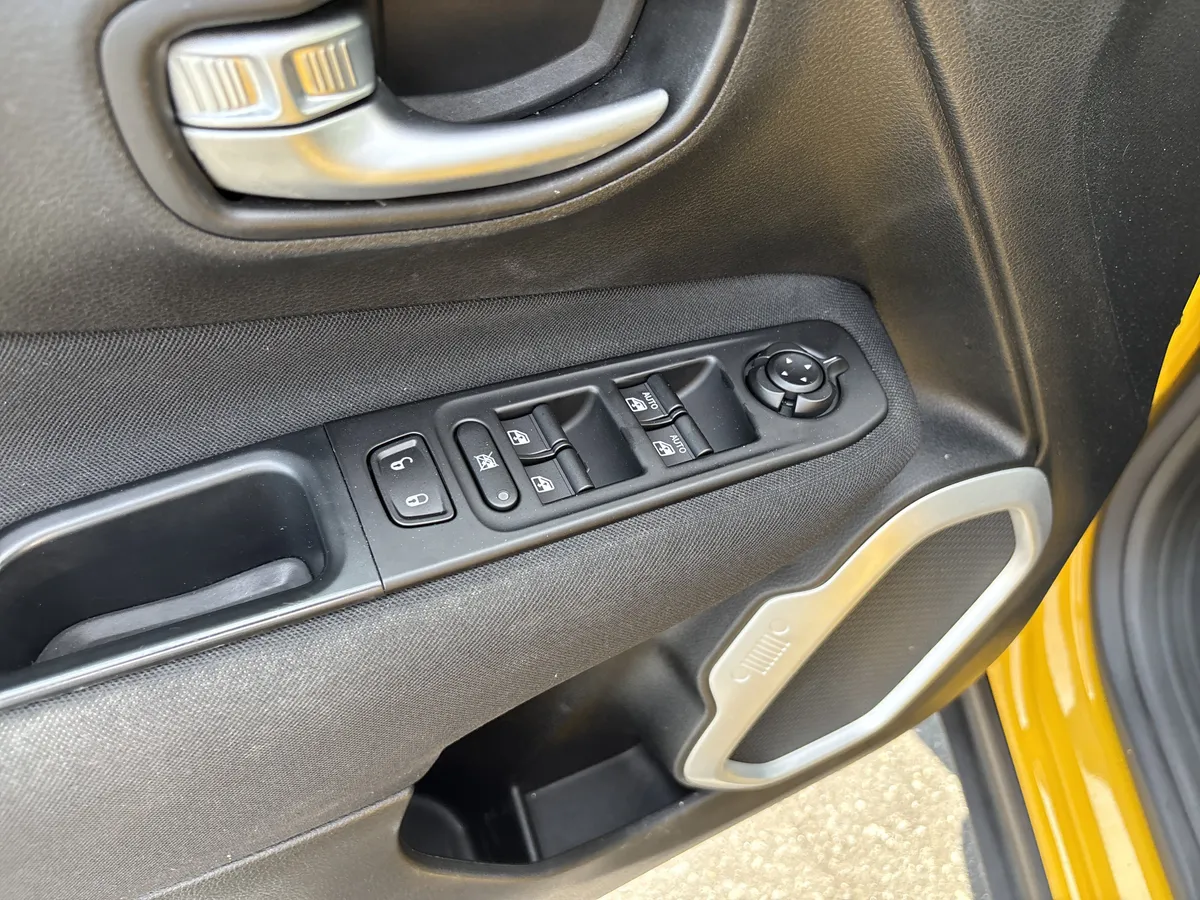 2018 Jeep Renegade Sport thumbnail 16