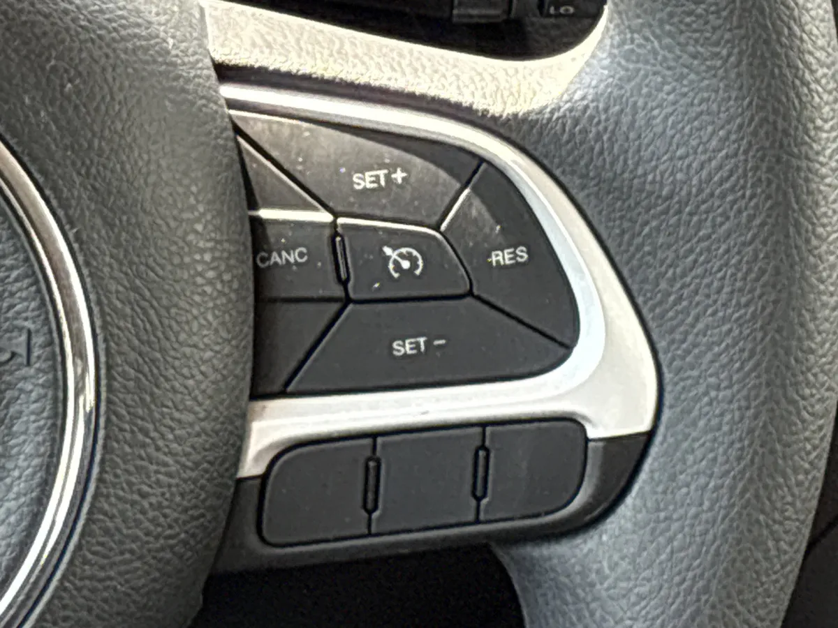 2018 Jeep Renegade Sport thumbnail 23