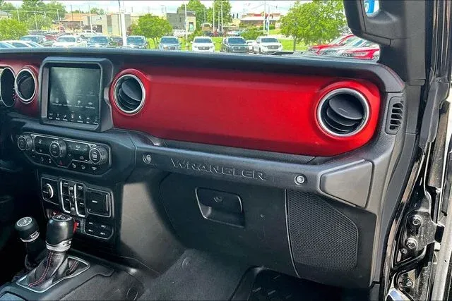 2018 Jeep Wrangler Unlimited Rubicon thumbnail 21