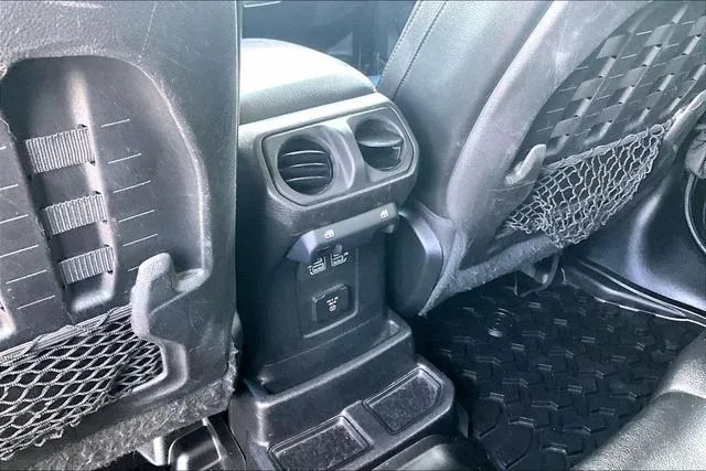 2018 Jeep Wrangler Unlimited Rubicon thumbnail 32