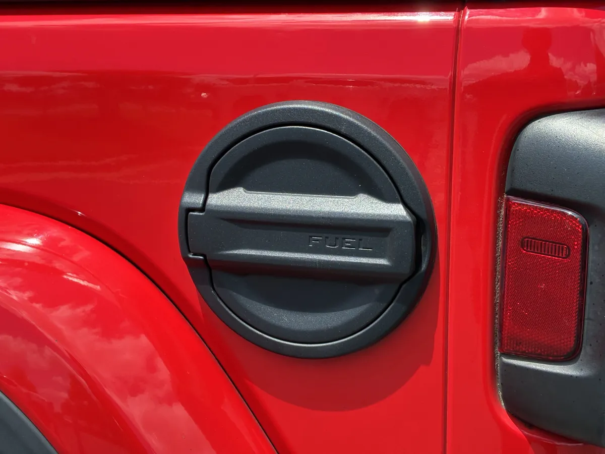 2018 Jeep Wrangler Unlimited Sahara thumbnail 10
