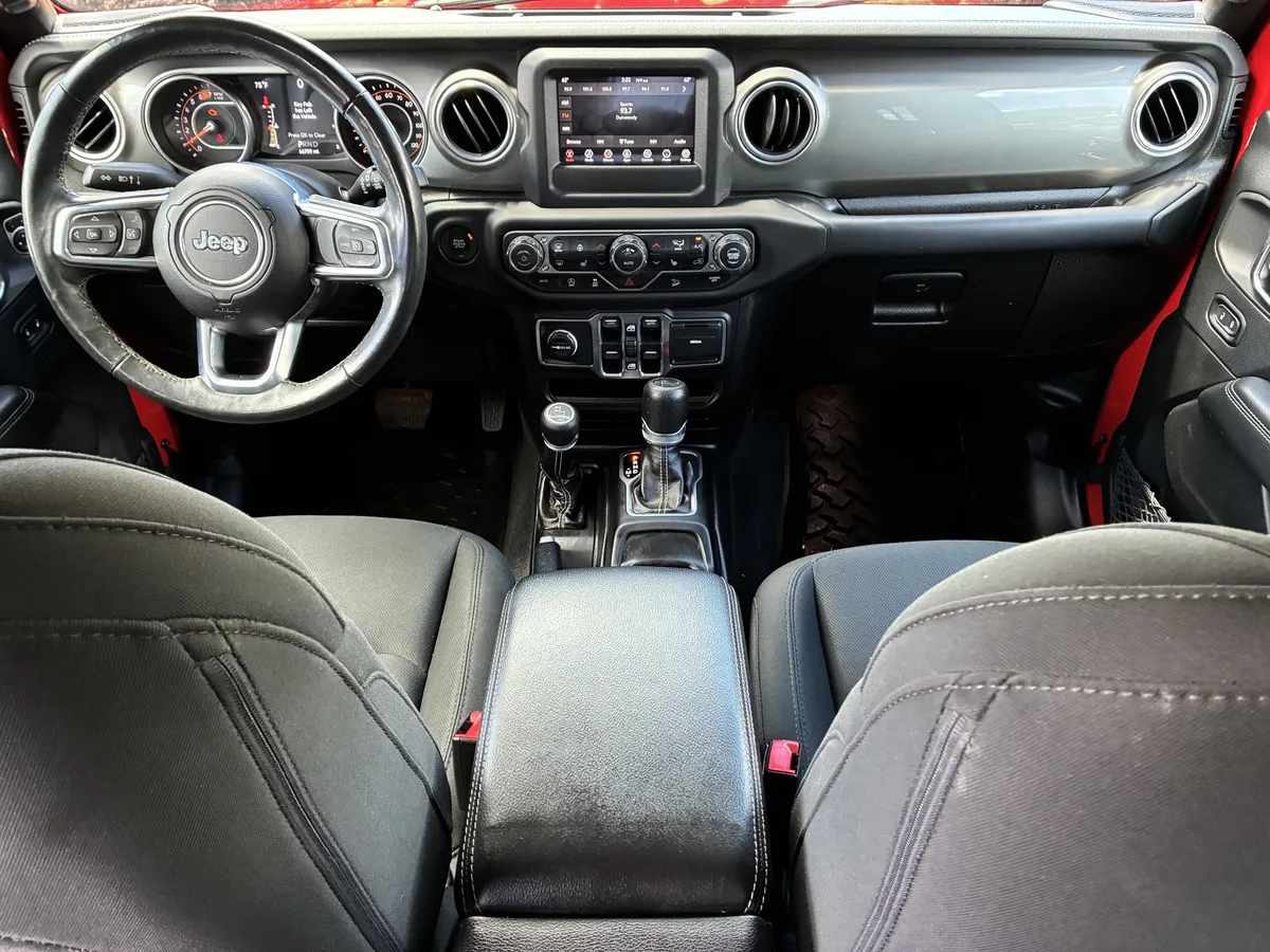 2018 Jeep Wrangler Unlimited Sahara thumbnail 17