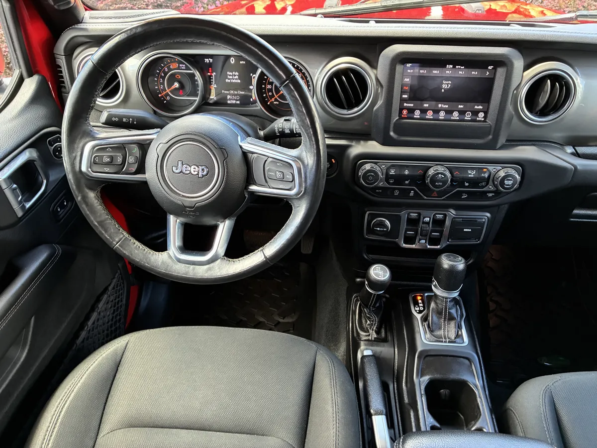 2018 Jeep Wrangler Unlimited Sahara thumbnail 19