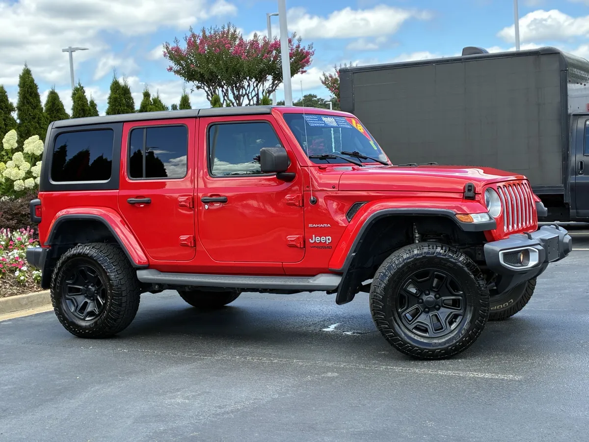 2018 Jeep Wrangler Unlimited Sahara thumbnail 2