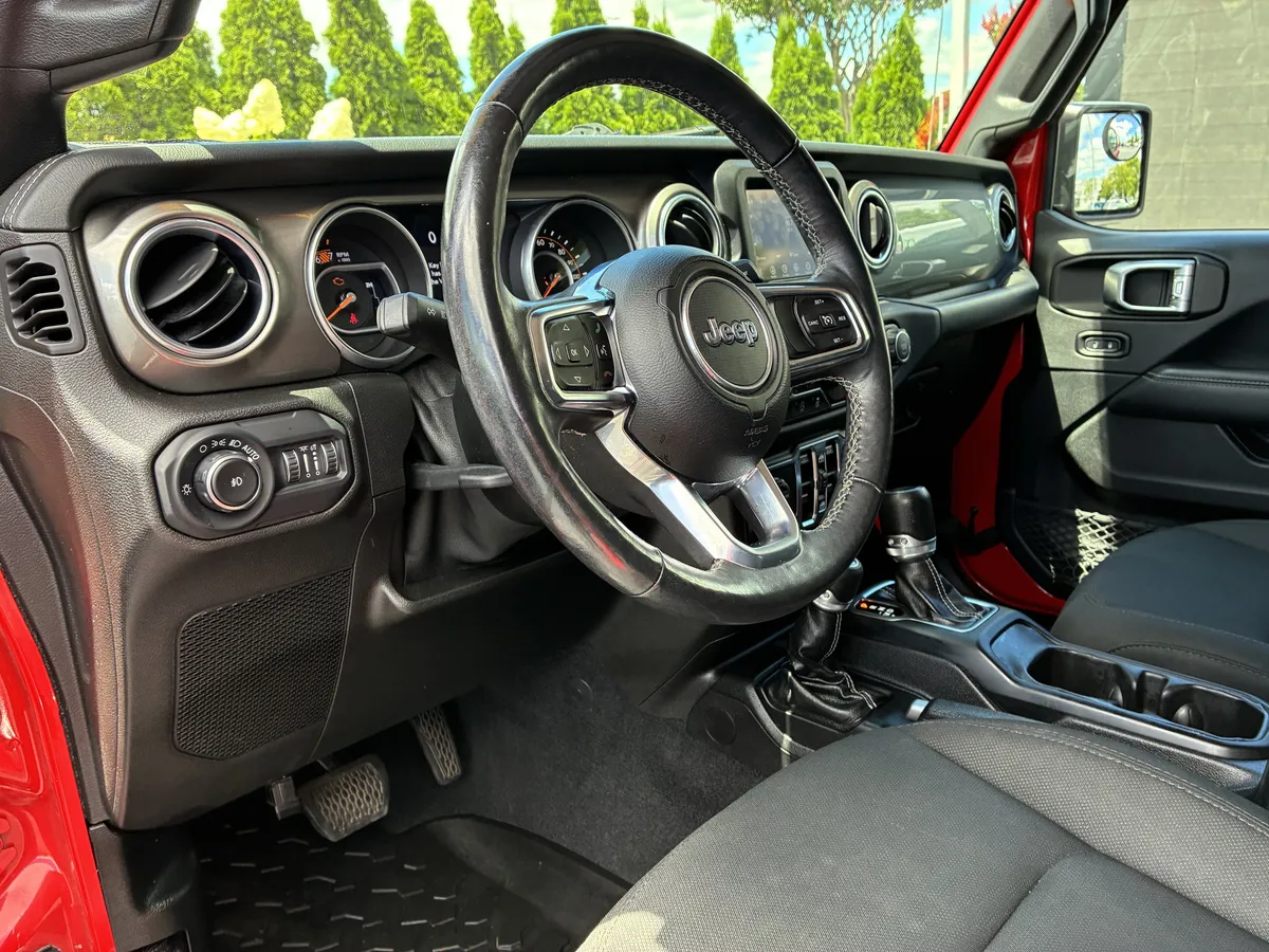 2018 Jeep Wrangler Unlimited Sahara thumbnail 21