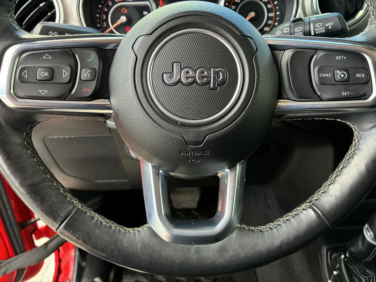 2018 Jeep Wrangler Unlimited Sahara thumbnail 26
