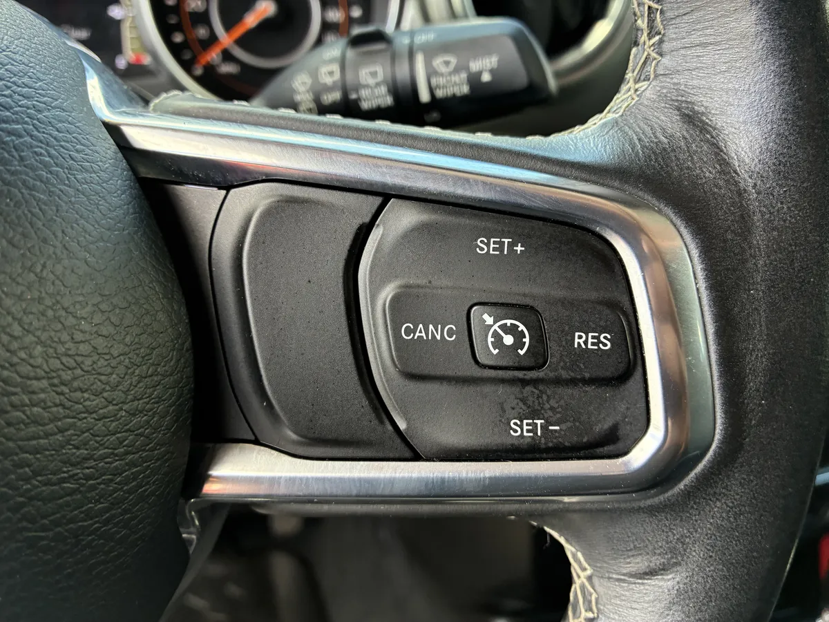 2018 Jeep Wrangler Unlimited Sahara thumbnail 27