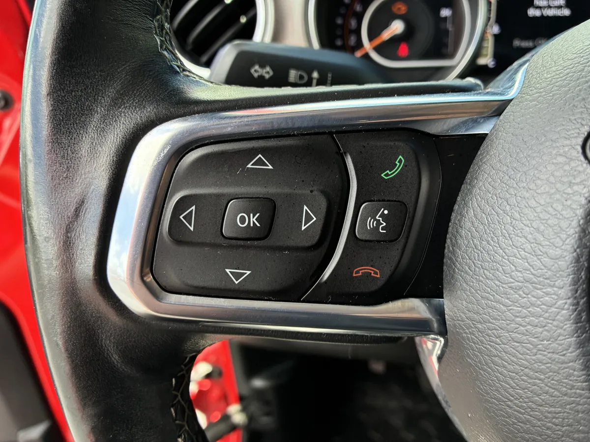 2018 Jeep Wrangler Unlimited Sahara thumbnail 28