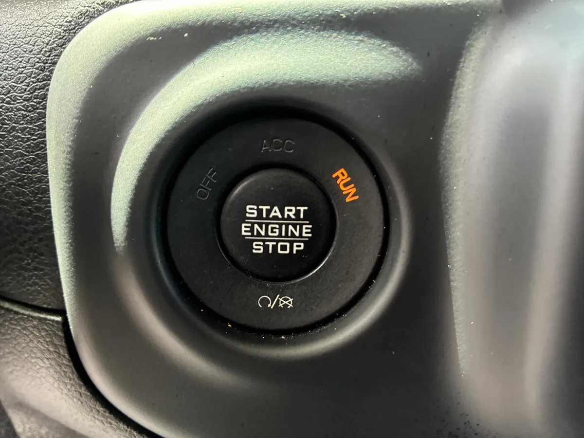 2018 Jeep Wrangler Unlimited Sahara thumbnail 30