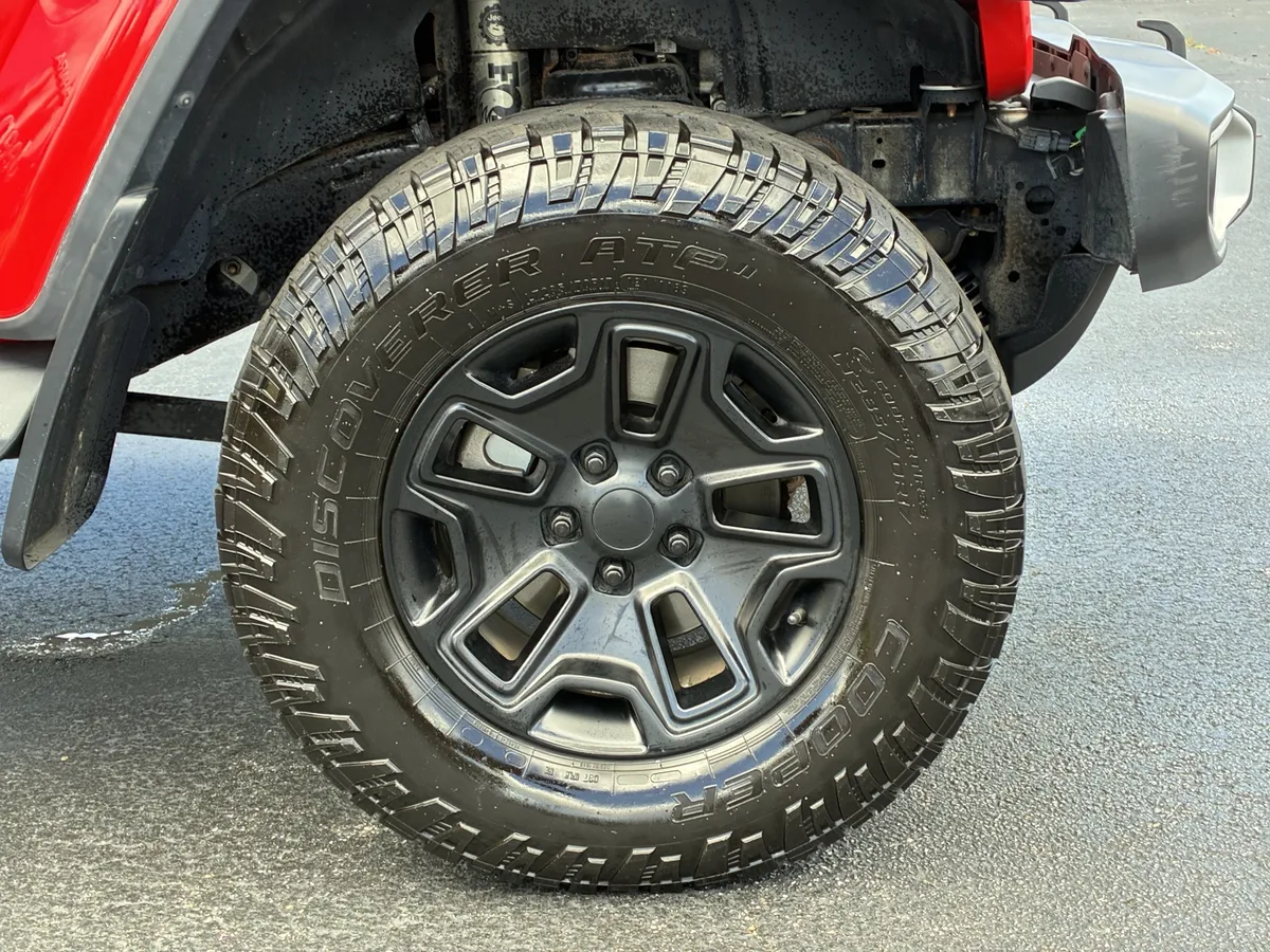 2018 Jeep Wrangler Unlimited Sahara thumbnail 5