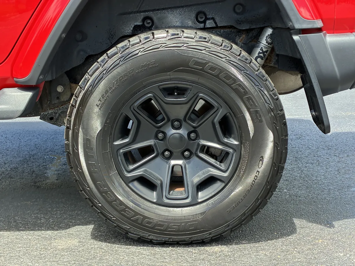 2018 Jeep Wrangler Unlimited Sahara thumbnail 9