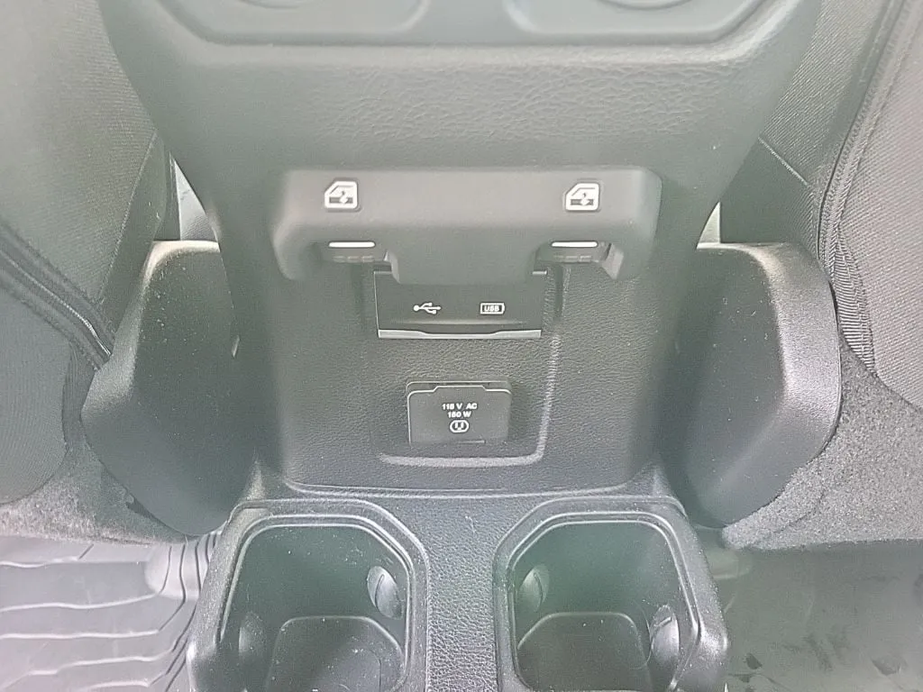 2018 Jeep Wrangler Unlimited Sahara thumbnail 18