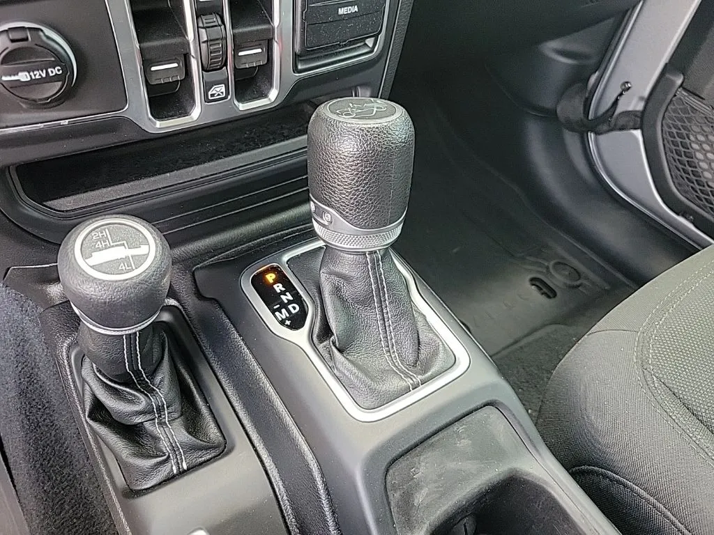 2018 Jeep Wrangler Unlimited Sahara thumbnail 21