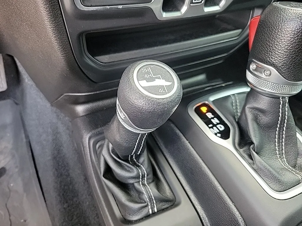 2018 Jeep Wrangler Unlimited Sahara thumbnail 22
